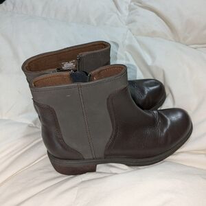 Eastland brown boots. Partial leather size 7.5